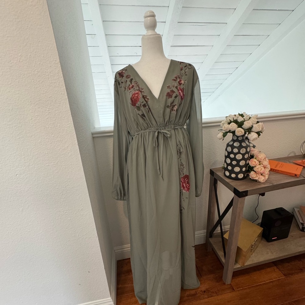 Elegant Green Floral Long Sleeved MaxiDress